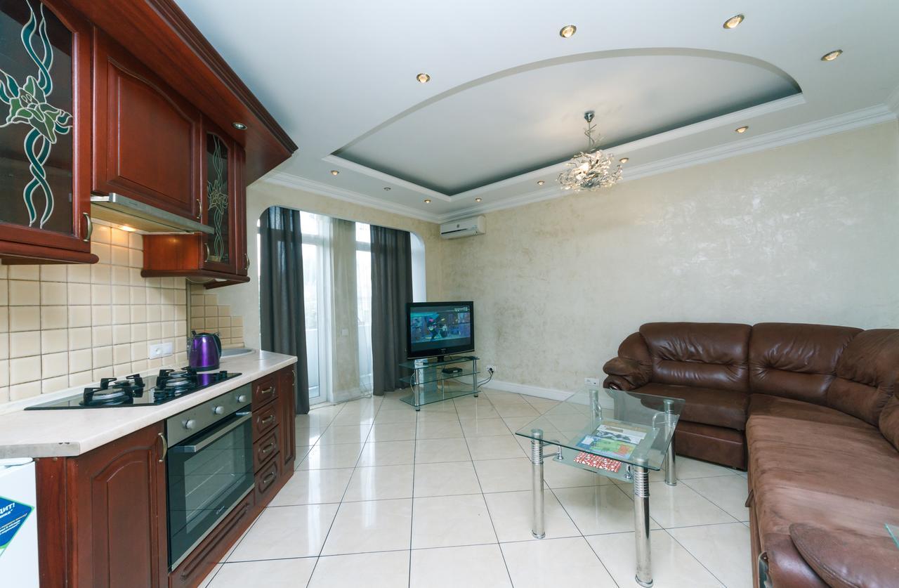 Two Bedroom Apartment On Kreschatik, Kyiv Center With Great View Exterior foto