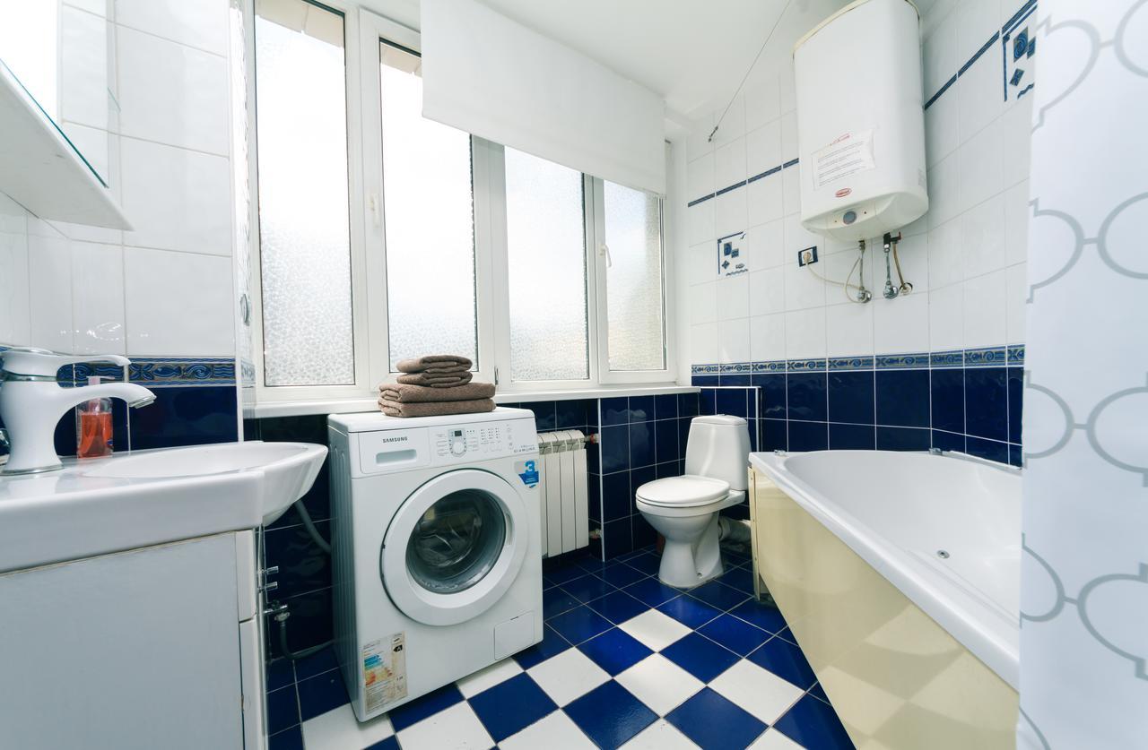 Two Bedroom Apartment On Kreschatik, Kyiv Center With Great View Exterior foto
